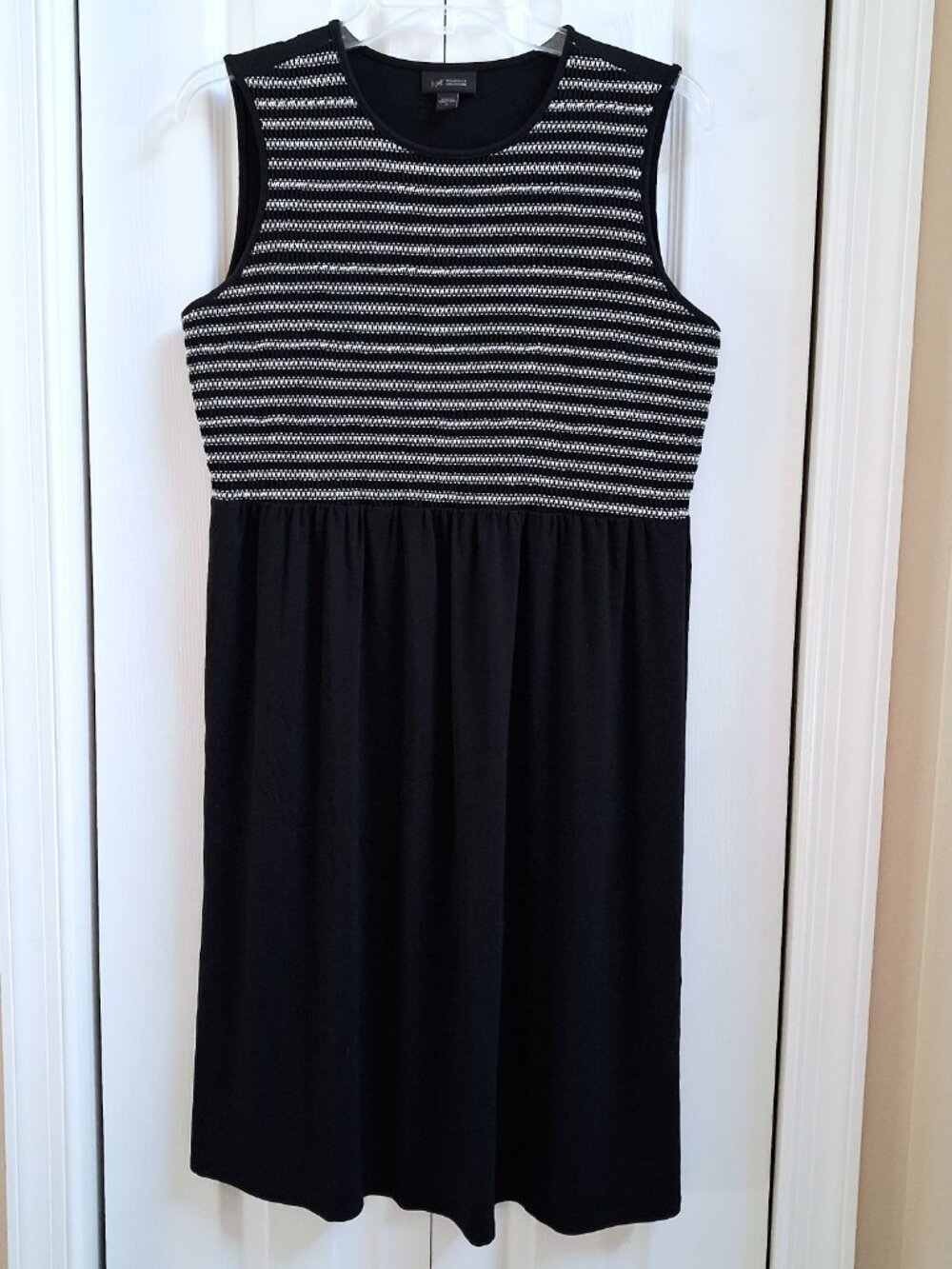 J. JILL Wearever Collection Black/White Smocked Midi Dress sz S